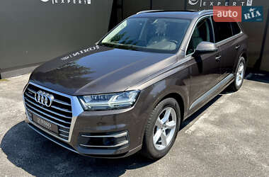 Позашляховик / Кросовер Audi Q7 2018 в 