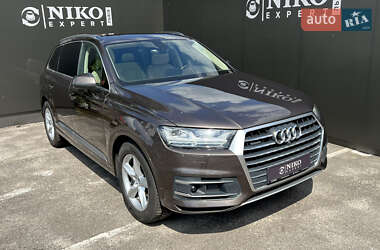 Позашляховик / Кросовер Audi Q7 2018 в 