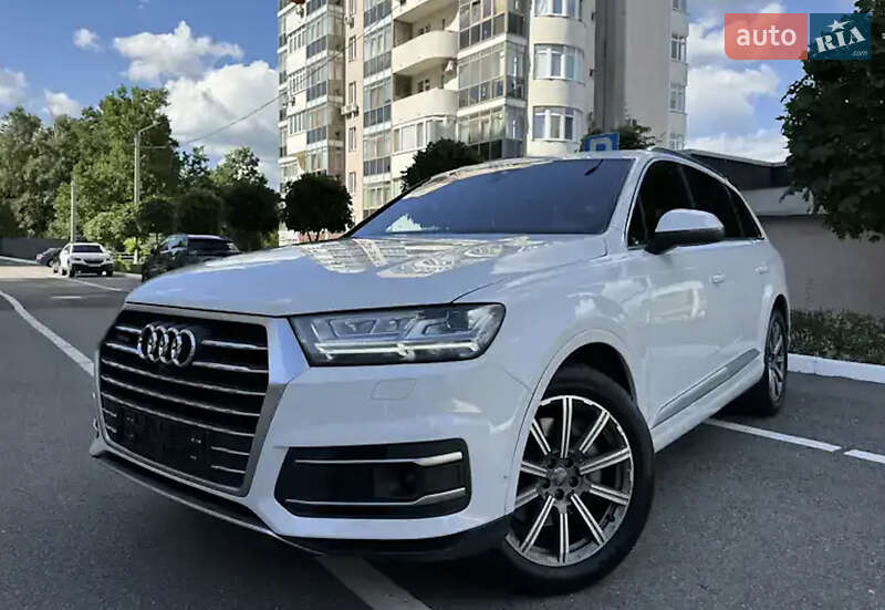 Позашляховик / Кросовер Audi Q7 2018 в 