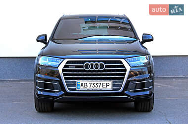Позашляховик / Кросовер Audi Q7 2016 в 