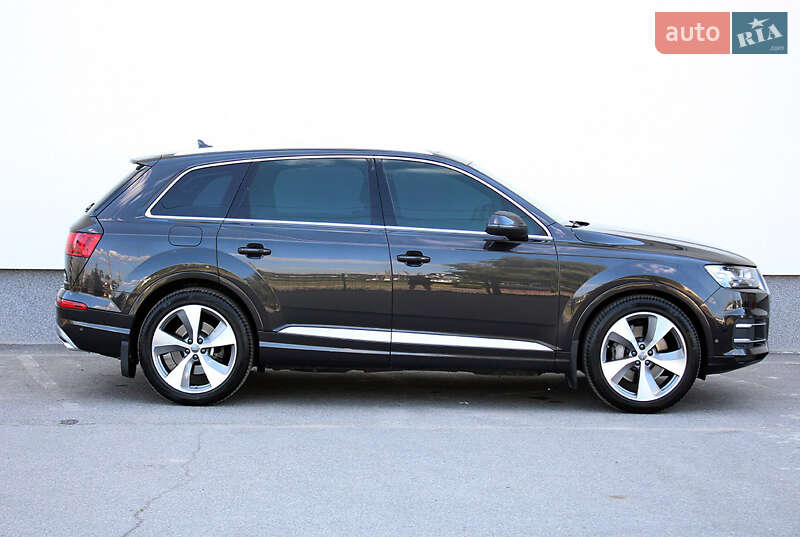Позашляховик / Кросовер Audi Q7 2016 в Вінниці