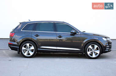 Позашляховик / Кросовер Audi Q7 2016 в 