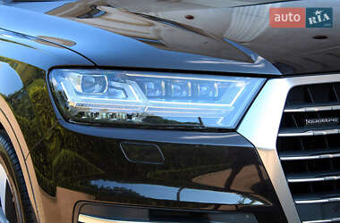Позашляховик / Кросовер Audi Q7 2016 в 