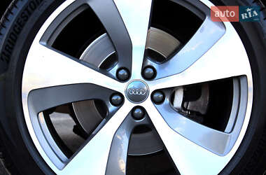 Позашляховик / Кросовер Audi Q7 2016 в 