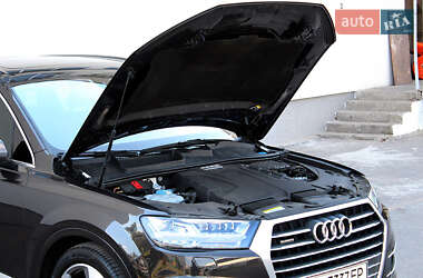 Позашляховик / Кросовер Audi Q7 2016 в 