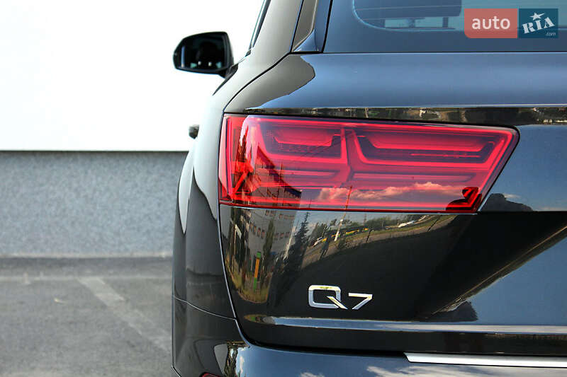 Позашляховик / Кросовер Audi Q7 2016 в Вінниці