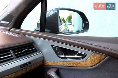 Позашляховик / Кросовер Audi Q7 2016 в 