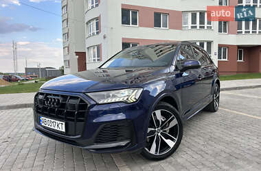 Позашляховик / Кросовер Audi Q7 2020 в 