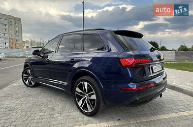 Позашляховик / Кросовер Audi Q7 2020 в 
