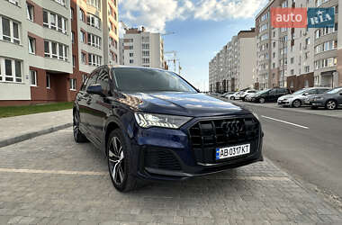 Позашляховик / Кросовер Audi Q7 2020 в 