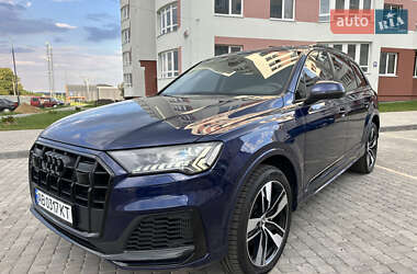 Позашляховик / Кросовер Audi Q7 2020 в 