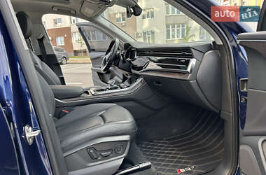 Позашляховик / Кросовер Audi Q7 2020 в 