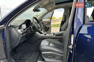 Позашляховик / Кросовер Audi Q7 2020 в 