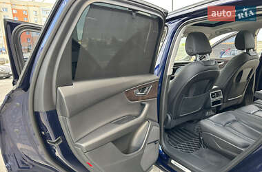 Позашляховик / Кросовер Audi Q7 2020 в 