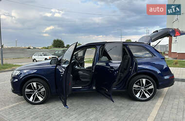 Позашляховик / Кросовер Audi Q7 2020 в 