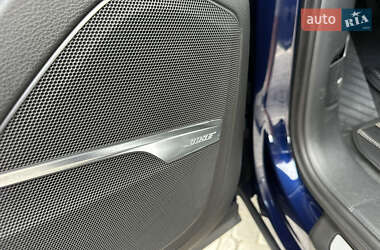 Позашляховик / Кросовер Audi Q7 2020 в 