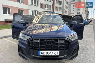 Позашляховик / Кросовер Audi Q7 2020 в 