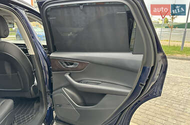 Позашляховик / Кросовер Audi Q7 2020 в 