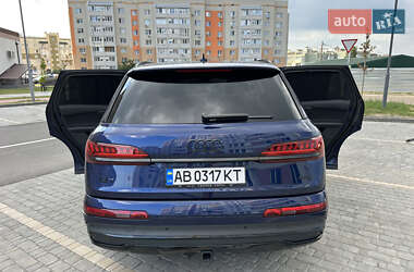 Позашляховик / Кросовер Audi Q7 2020 в 