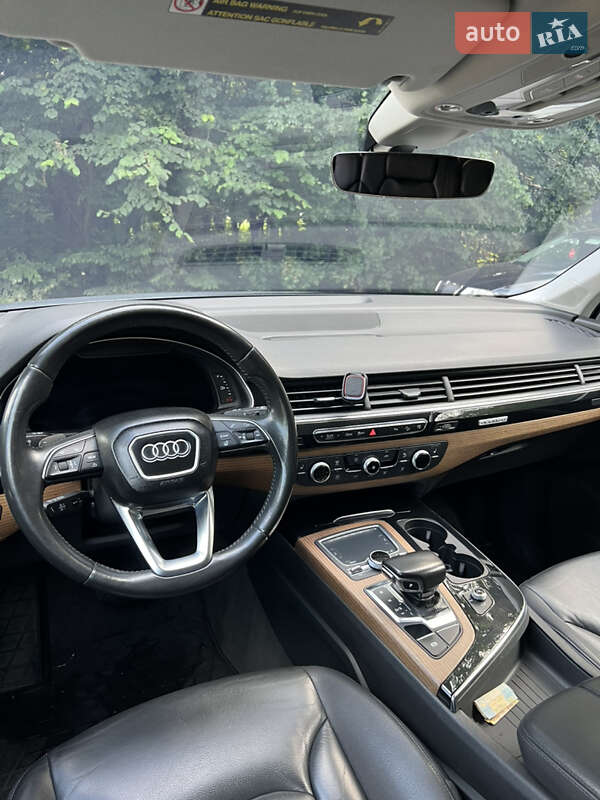 Позашляховик / Кросовер Audi Q7 2017 в Чернівцях