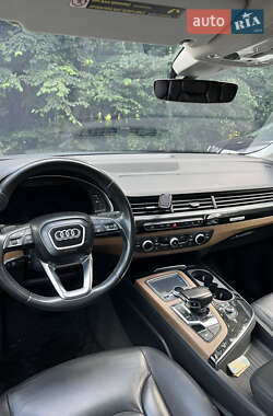 Внедорожник / Кроссовер Audi Q7 2017 в 