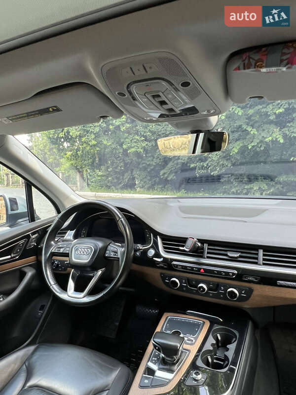 Позашляховик / Кросовер Audi Q7 2017 в Чернівцях