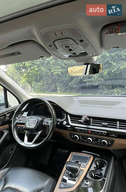 Внедорожник / Кроссовер Audi Q7 2017 в 