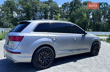 Внедорожник / Кроссовер Audi Q7 2017 в 