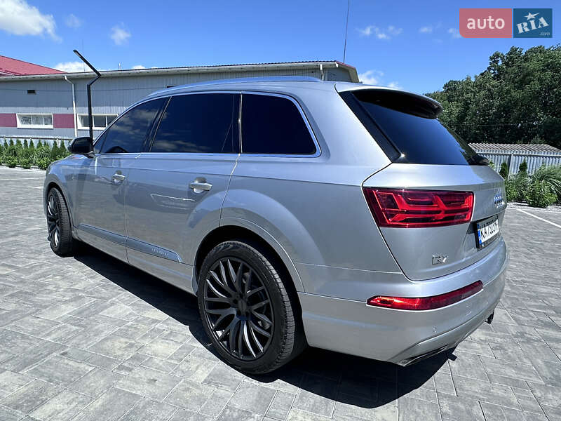 Позашляховик / Кросовер Audi Q7 2017 в Луцьку