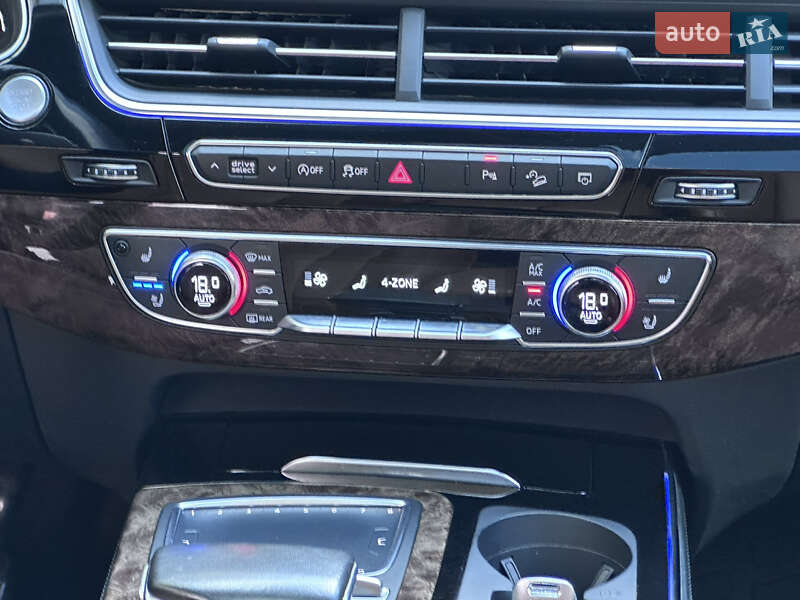 Позашляховик / Кросовер Audi Q7 2017 в Луцьку
