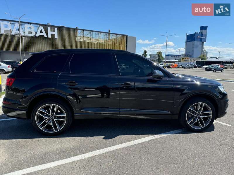 Позашляховик / Кросовер Audi Q7 2018 в Києві