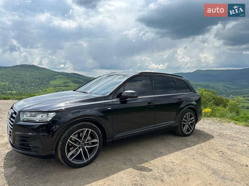 Позашляховик / Кросовер Audi Q7 2018 в Києві