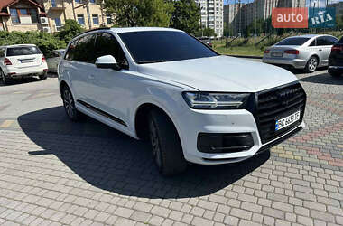 Позашляховик / Кросовер Audi Q7 2017 в 