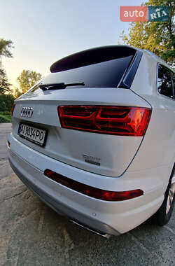 Позашляховик / Кросовер Audi Q7 2016 в 