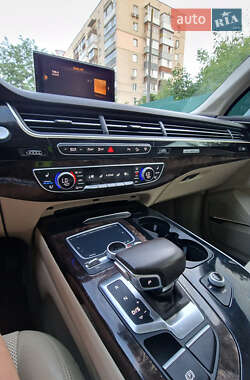 Позашляховик / Кросовер Audi Q7 2016 в 