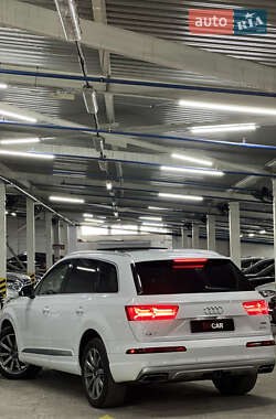 Внедорожник / Кроссовер Audi Q7 2017 в 