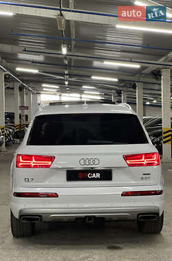 Внедорожник / Кроссовер Audi Q7 2017 в 