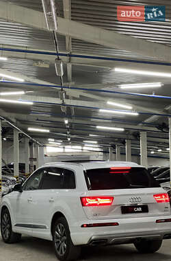 Внедорожник / Кроссовер Audi Q7 2017 в 