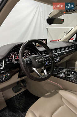 Внедорожник / Кроссовер Audi Q7 2017 в 