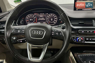 Внедорожник / Кроссовер Audi Q7 2017 в 