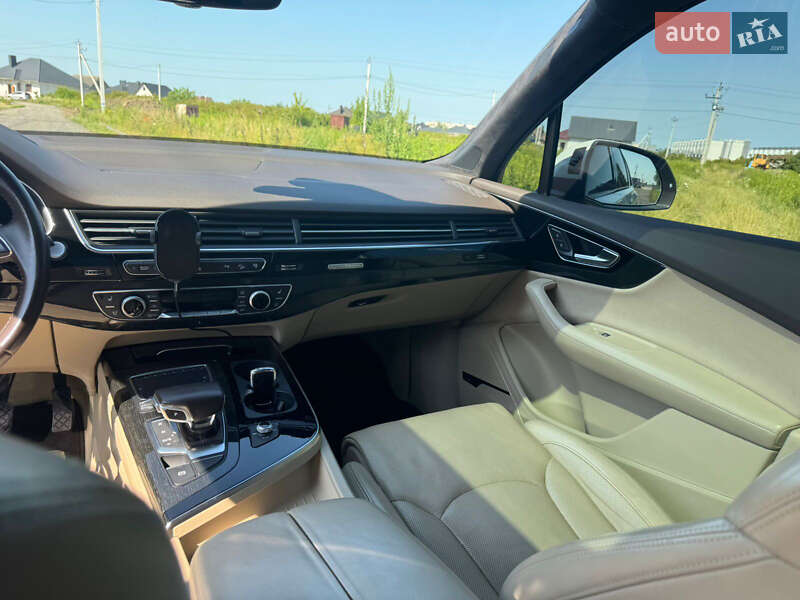 Позашляховик / Кросовер Audi Q7 2016 в Луцьку