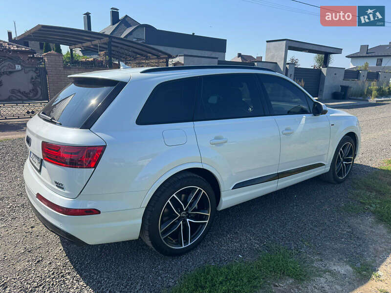 Позашляховик / Кросовер Audi Q7 2016 в Луцьку