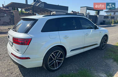 Позашляховик / Кросовер Audi Q7 2016 в 