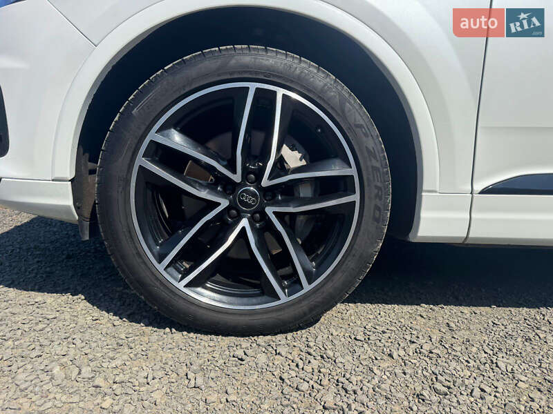 Позашляховик / Кросовер Audi Q7 2016 в Луцьку