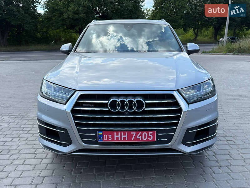 Позашляховик / Кросовер Audi Q7 2016 в 