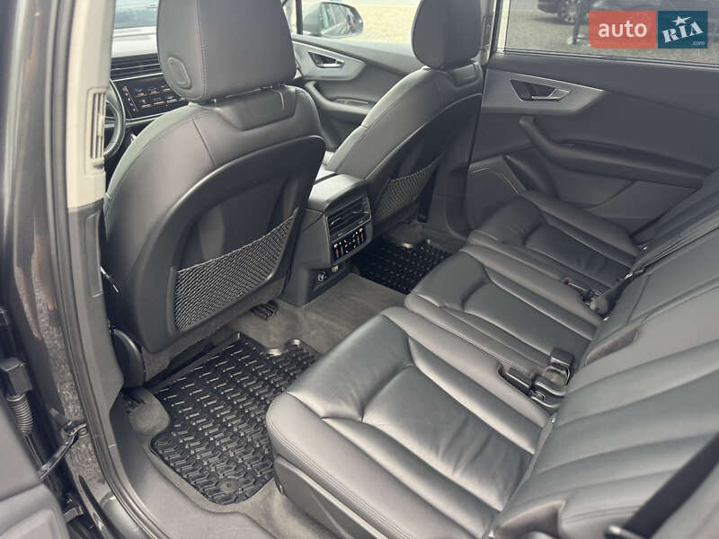Позашляховик / Кросовер Audi Q7 2020 в Мукачевому