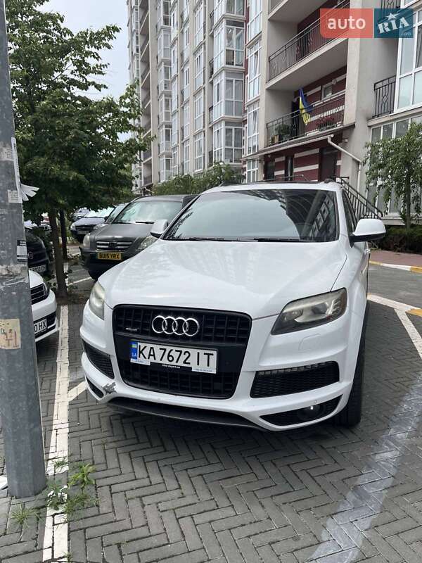 Позашляховик / Кросовер Audi Q7 2012 в 