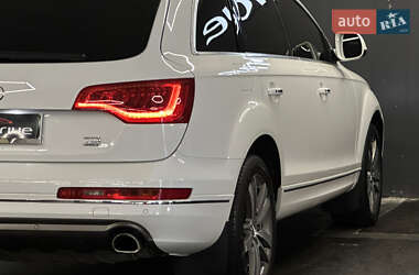 Позашляховик / Кросовер Audi Q7 2013 в 