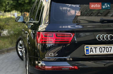 Позашляховик / Кросовер Audi Q7 2016 в 