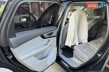 Позашляховик / Кросовер Audi Q7 2016 в 